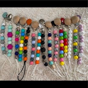 Pacifier clips
